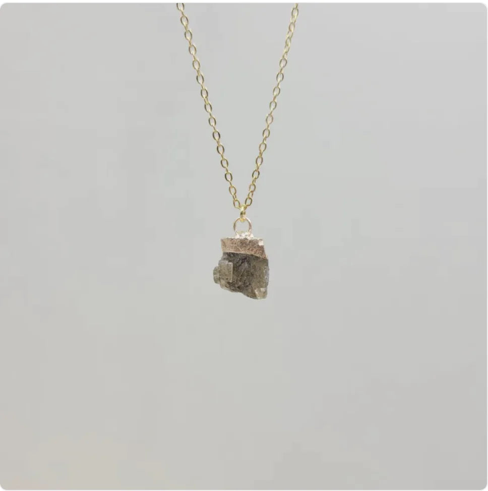 Natural Crystal Pendant Necklace with Stainless Steel Chain