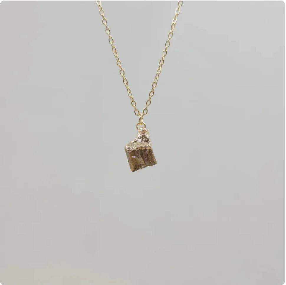 Natural Crystal Pendant Necklace with Stainless Steel Chain