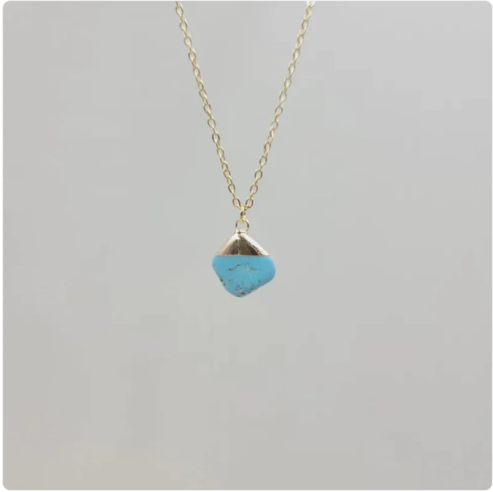 Natural Crystal Pendant Necklace with Stainless Steel Chain